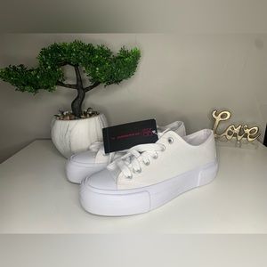 women's sports shoes